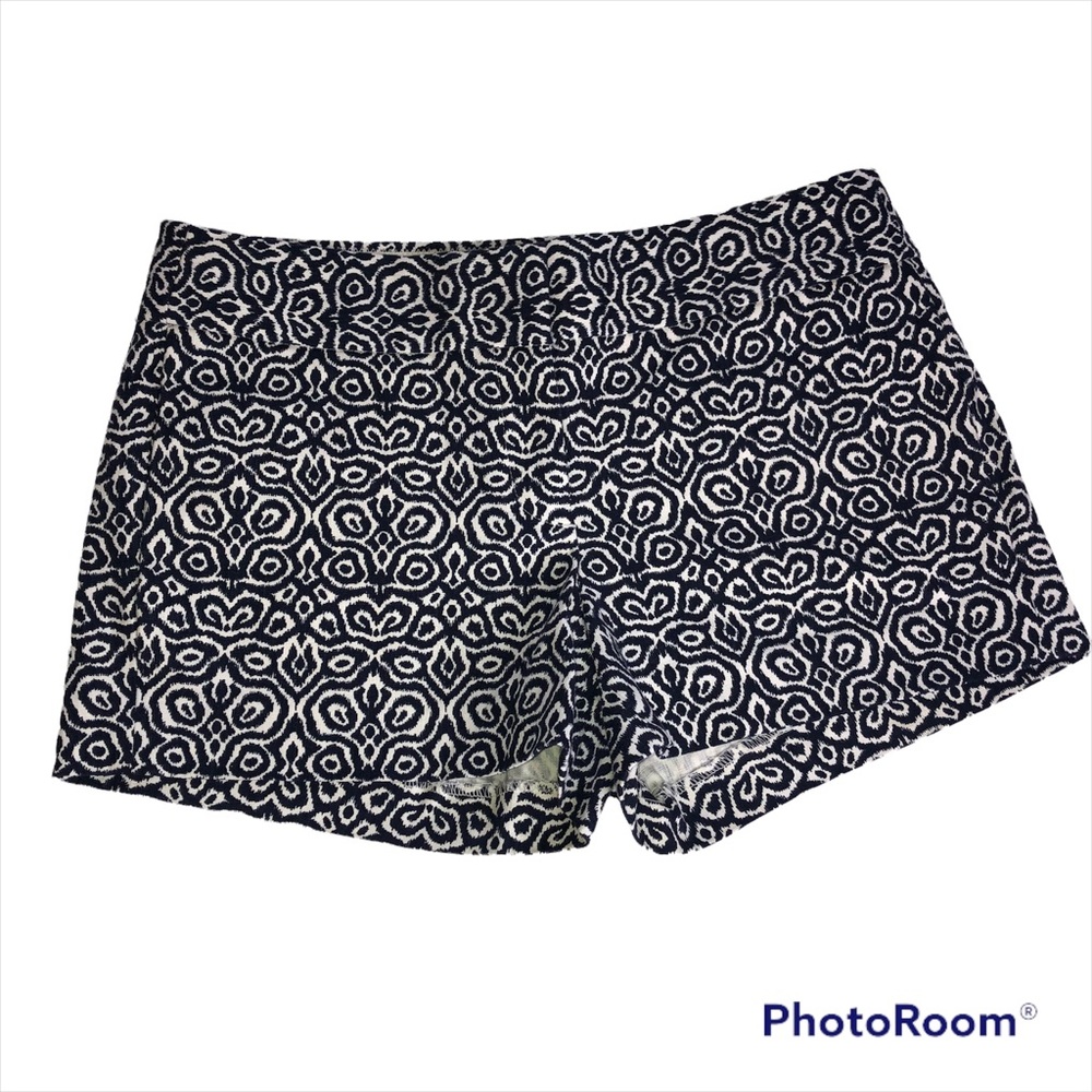 J CREW Navy and White Graphic Tile Batik Print stretch cotton short EUC Sz 6
